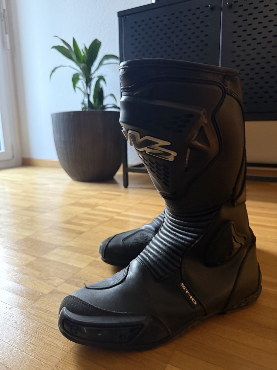 Scarpe da uomo: Motorradstiefel Gr. 45 - Schwarz – Usato da Rüti ZH venduto da phi_6mgf