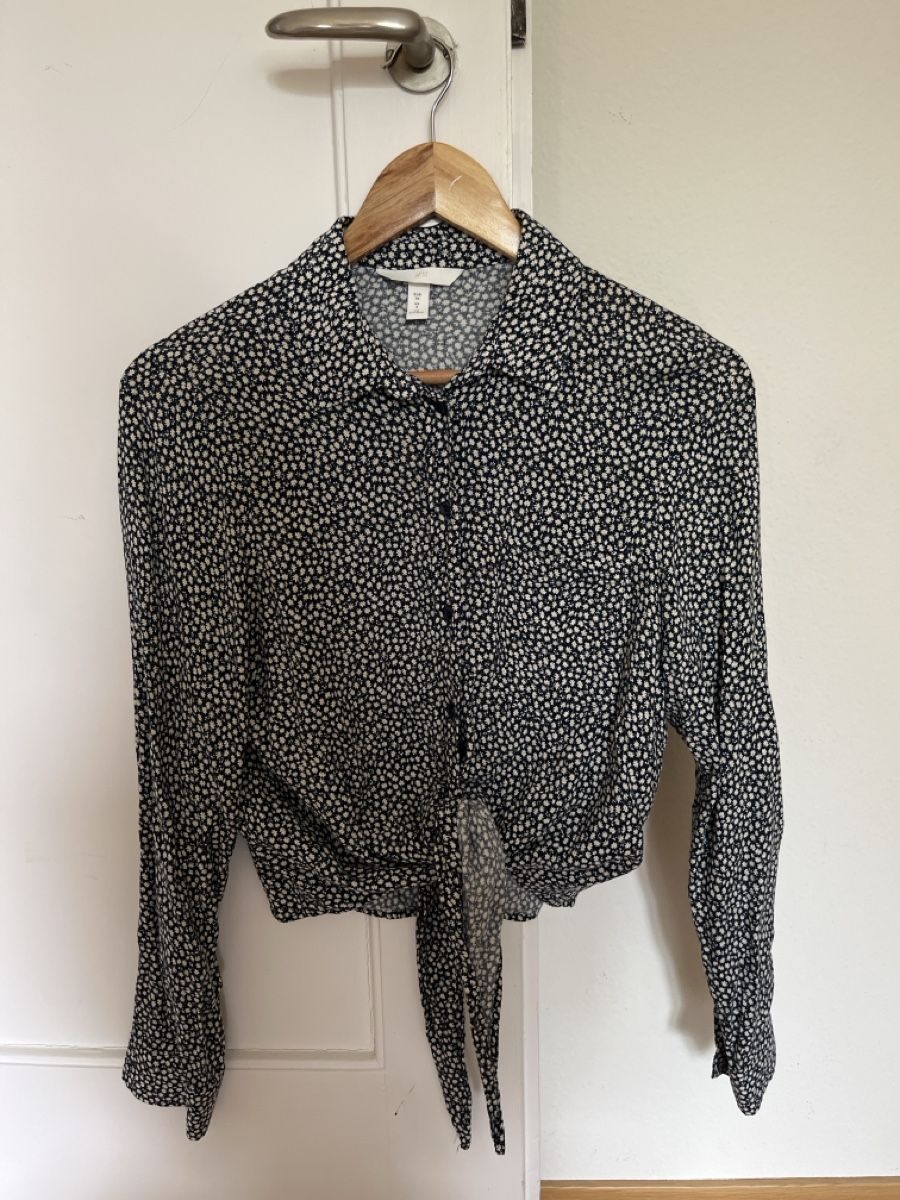H&M Camicette: Süsse Blumen-Crop-Bluse, Gr. 36 – Usato da Zürich venduto da Samichlaaus
