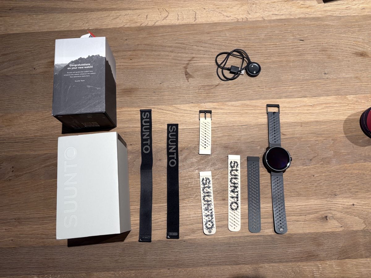 Suunto Smartwatch: SUUNTO RACE mit 3 Armbändern – Usato da Veltheim AG venduto da naegi86 7