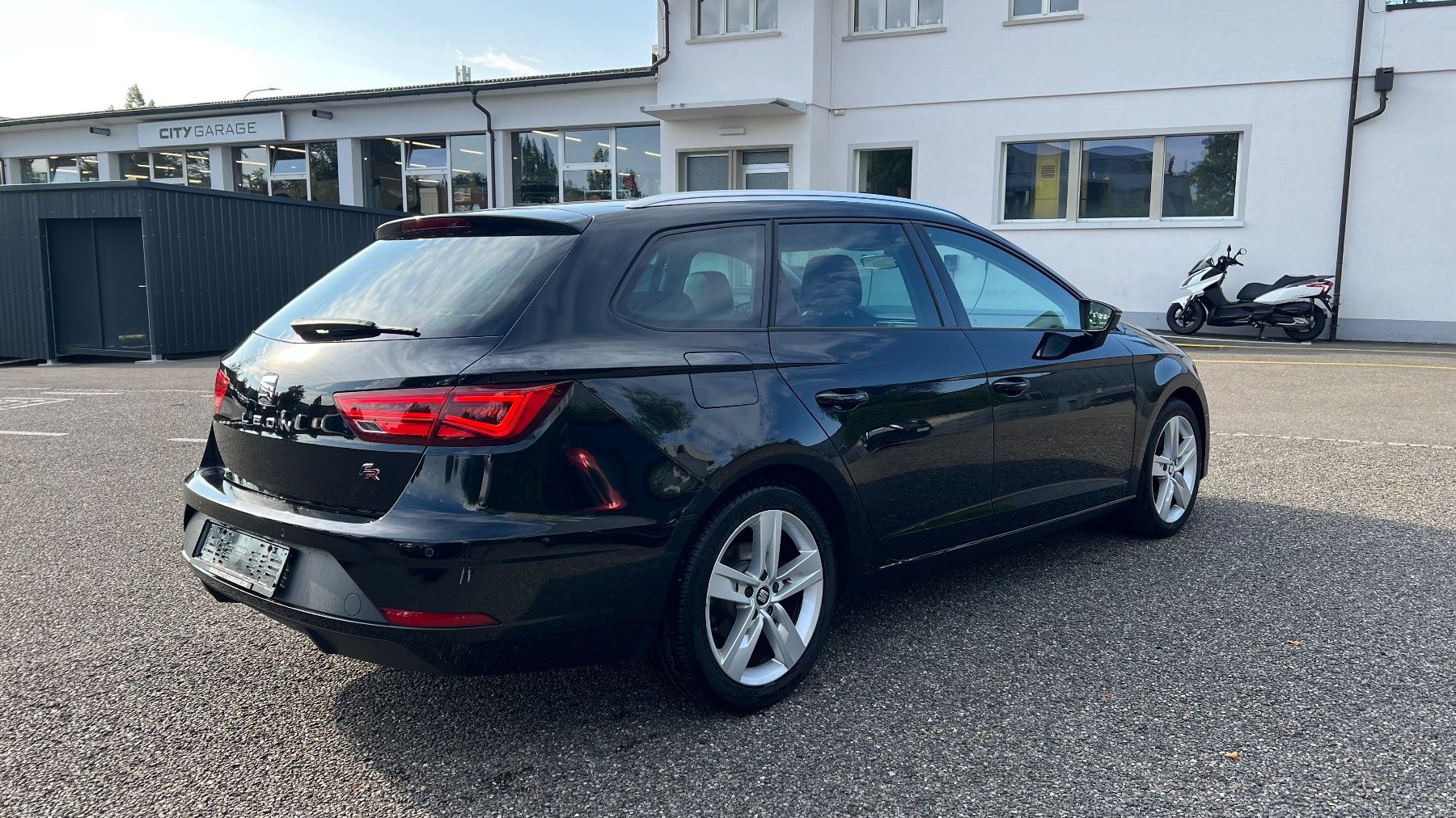 Seat Automobili: Seat Leon ST 2.0 TDI 184PS FR DSG – Usato da Goldach venduto da CityGOAuktion 2