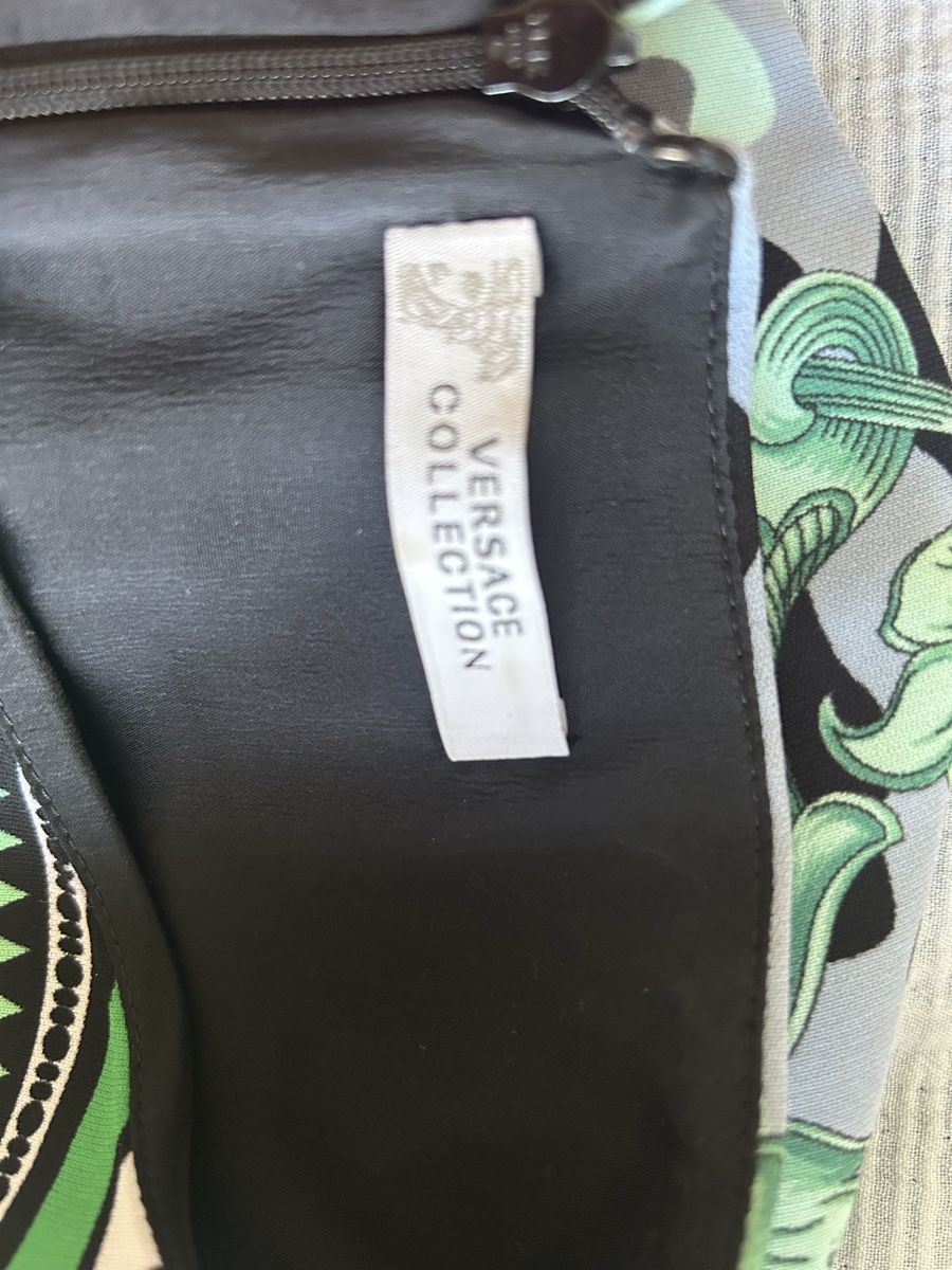 Versace Kleider: Kleid mit Print Grösse S neuwertig – Neu (gemäss Beschreibung) aus Root von pem_xnw7 2