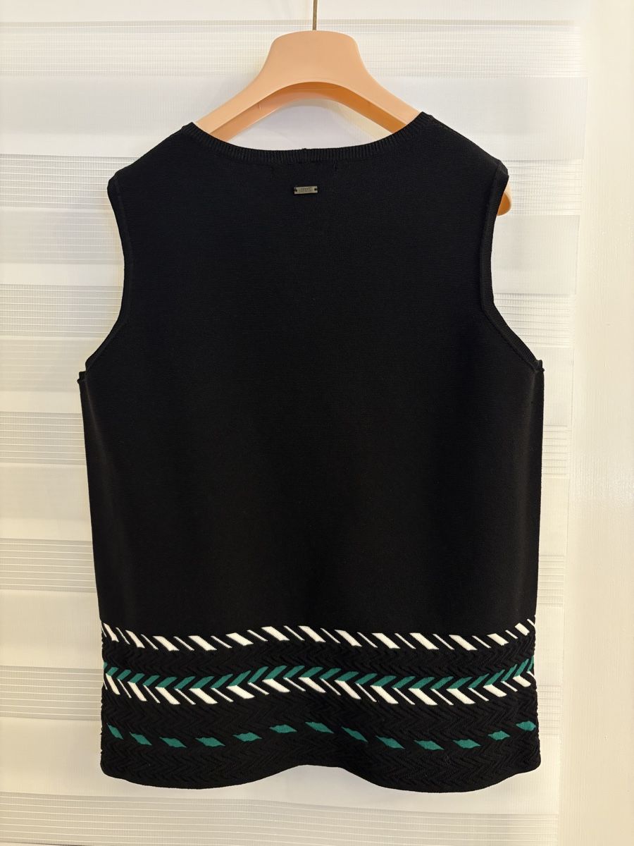 Armani Top: Schwarzes Top von Armani Exchange – Nuovo (secondo la descrizione) da Basel venduto da lolushka 2