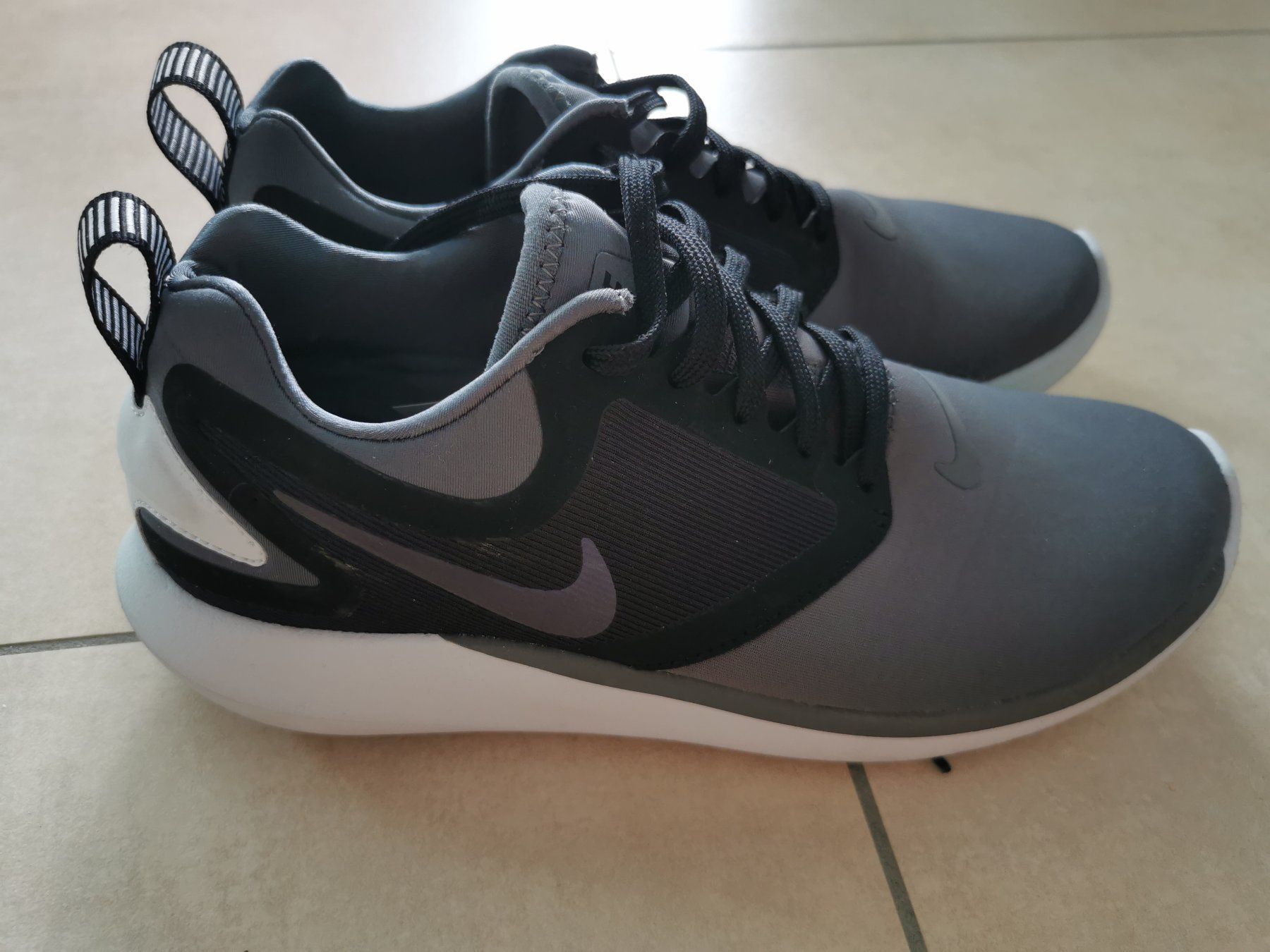 Nike Scarpe da donna: Nike Sneaker - Grösse 39 – Nuovo (secondo la descrizione) da Rickenbach b. Wil venduto da VeryLovelyThings 4