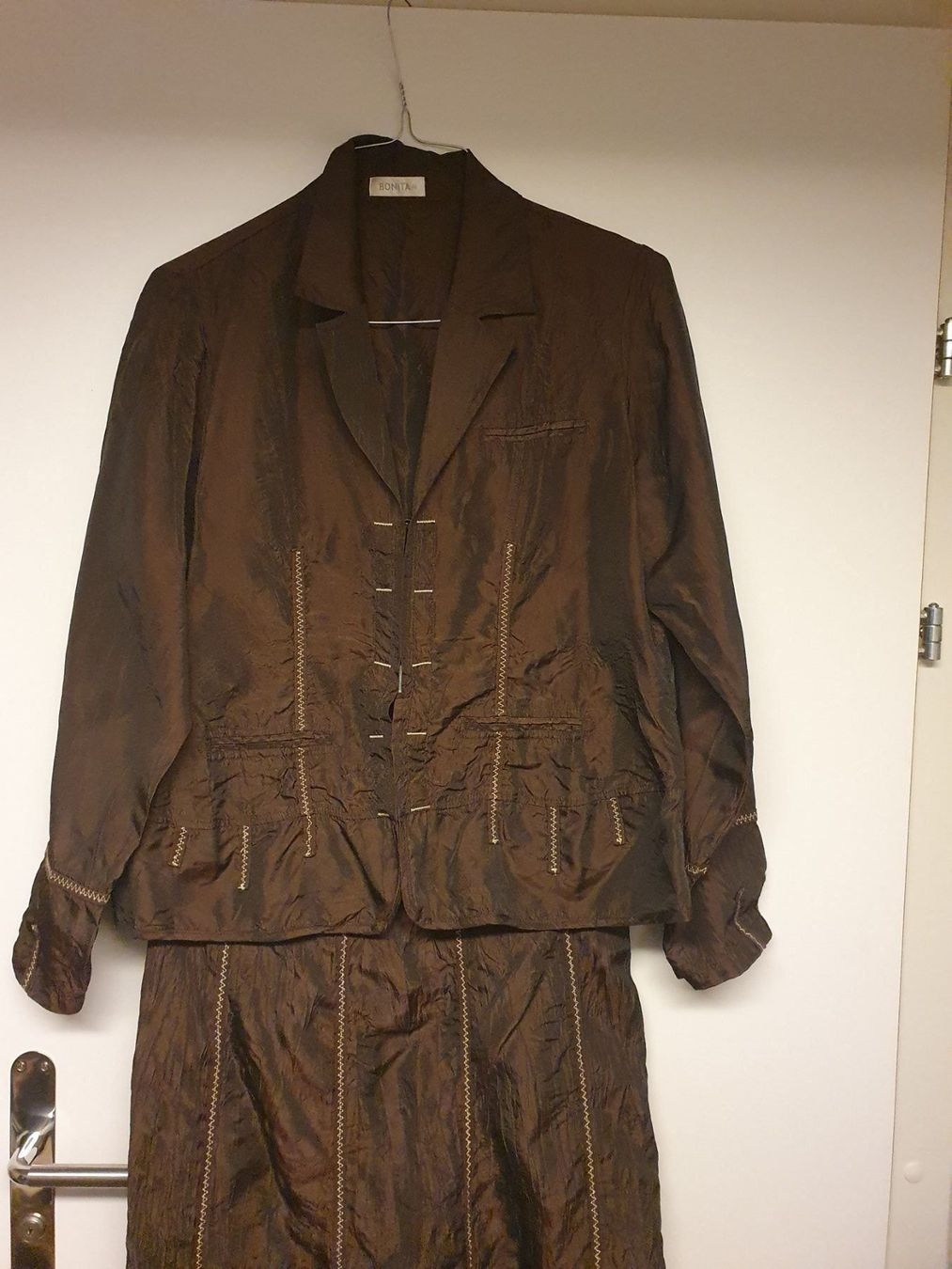 Bonita Completi & Tailleur: Anzug Blazer und Rock gr. M – Usato da Thalwil venduto da Briscolina