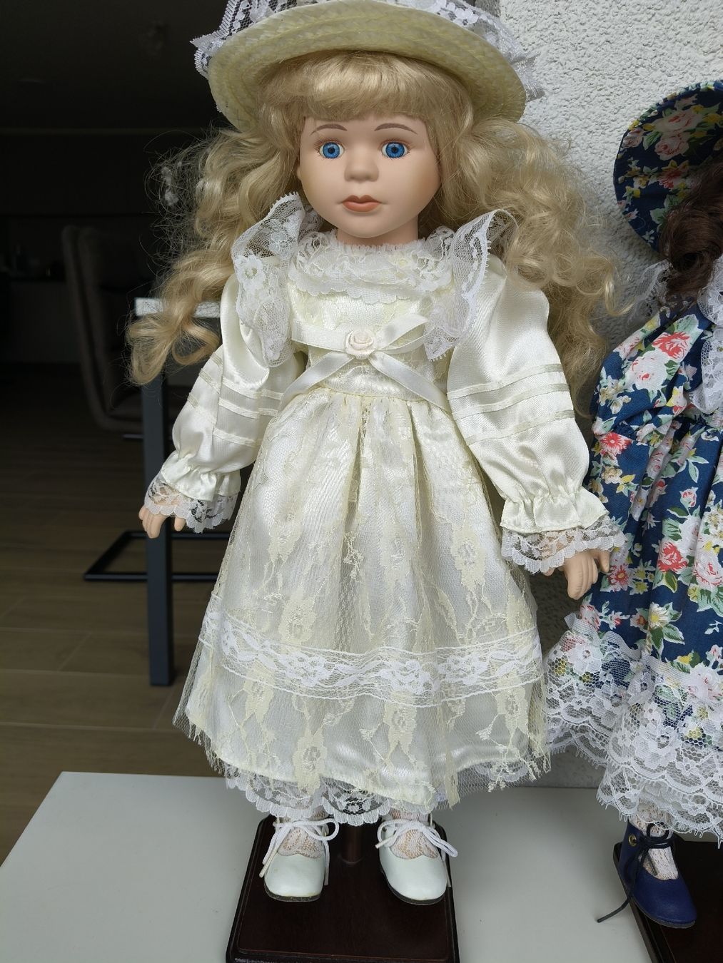 Bambole: 7 poupées porcelaine – Nuovo (secondo la descrizione) da Monthey venduto da lesaffairesdecamille 2