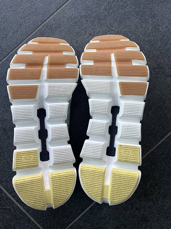 On Scarpe da uomo: ON SNEAKERS CLOUD 6 VERSA - Gr.37.5 – Usato da Hildisrieden venduto da D.Stef 2