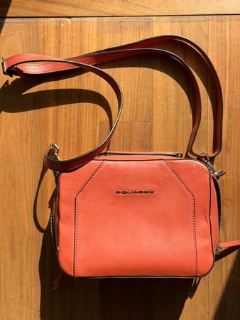 Piquadro handbag in orange leather