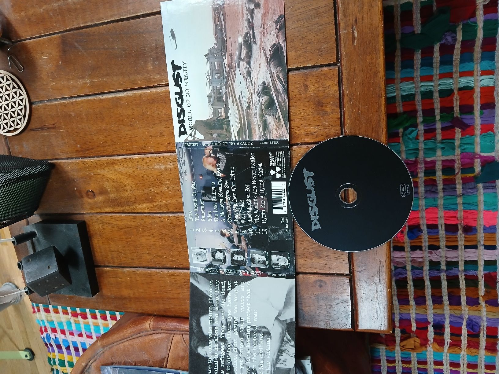 CD: disgust - a world.. (digi) – Usato da St-Cergue venduto da VeganWarrior