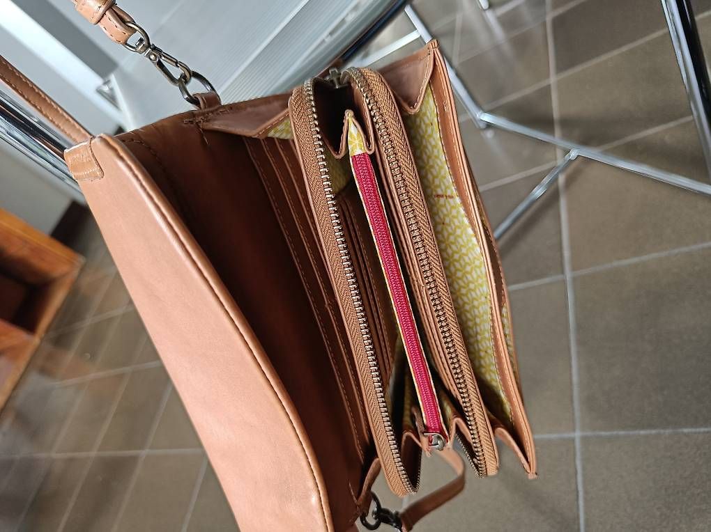 Taschen: Aunts&Uncles - petit sac en cuir véritable  – Gebraucht aus La Chaux-de-Fonds von agaric 1