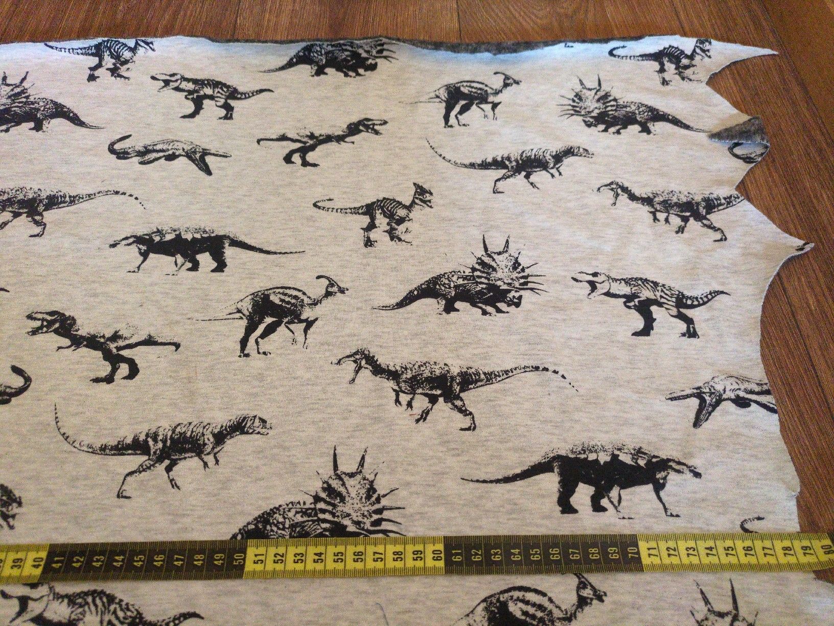 Stoffe: Stoffreste Dinosaurier grau Kinder  – Gebraucht aus Fankhaus (Trub) von sun_7677