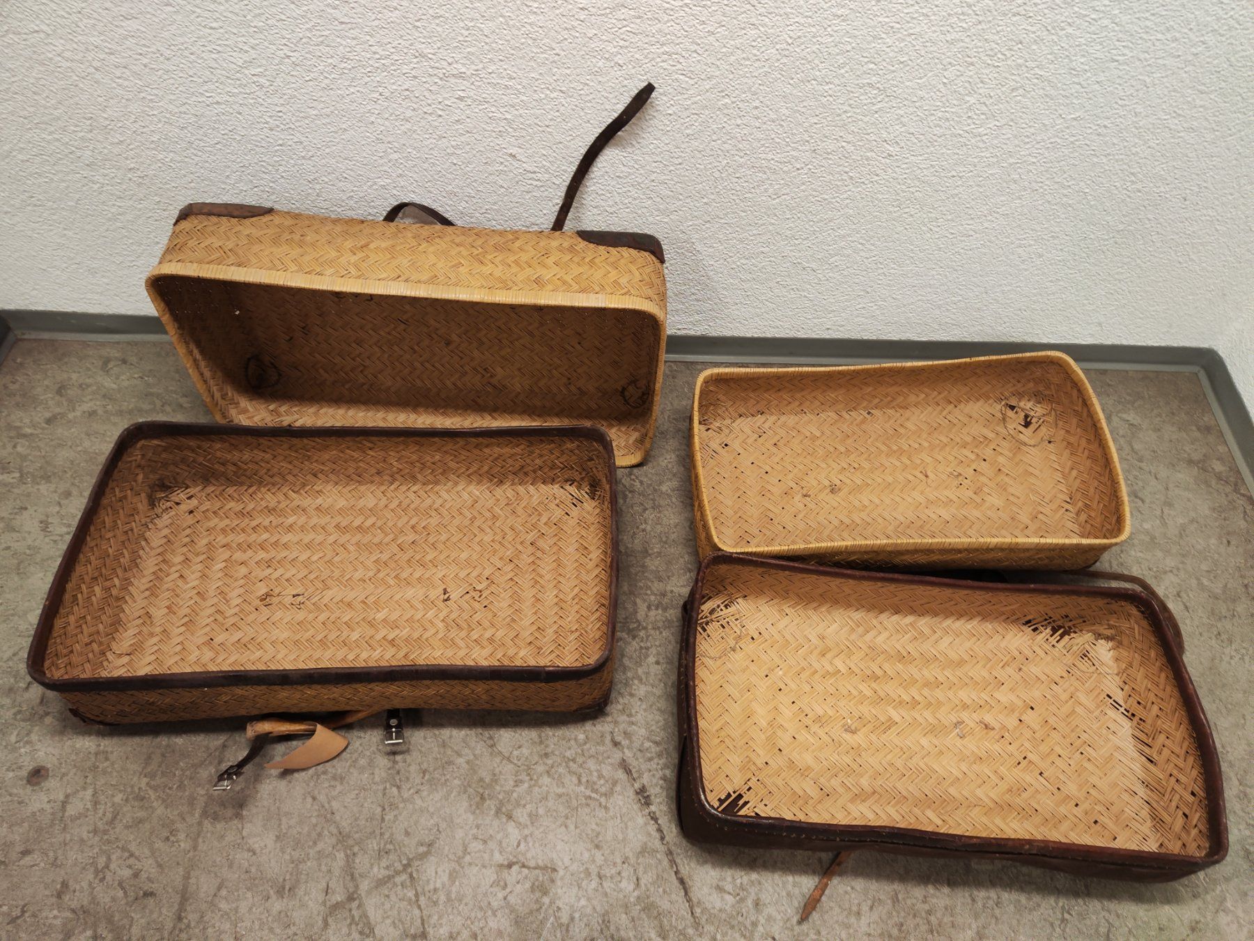 Reisekoffer: 2 alte Vintage Rattan Koffer – Gebraucht aus Toffen von  7