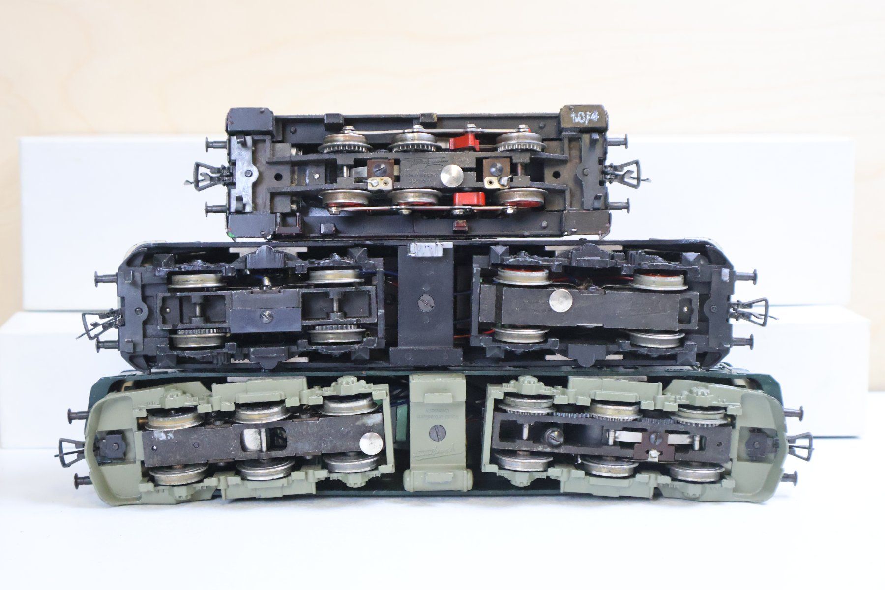 Fleischmann Modelleisenbahnen: Fleischmann 3 x Loks SBB Ae 6/6 & weitere - H0 DC – Gebraucht aus Winterthur von Monstera 7