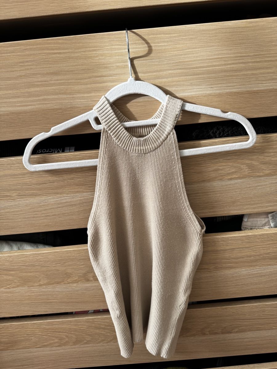 Mango Tops: Mango ribbed camel top S – D'occasion à Zürich par Lovelyperfumes 1