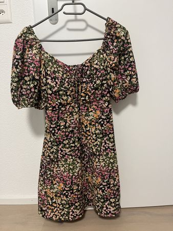 Kleid geblümt H&M XS UNGETRAGEN