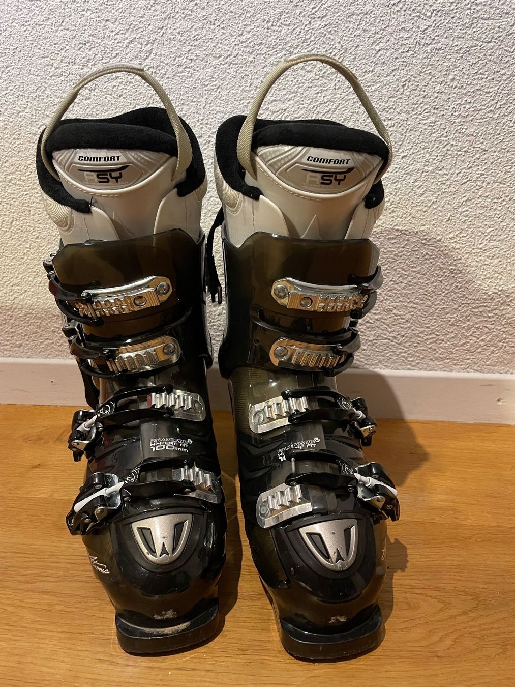 Atomic Scarpe da donna: Atomic Damenskischuhe Grösse 25.5 – Usato da Oberhofen Thun'see venduto da bluefootedboby