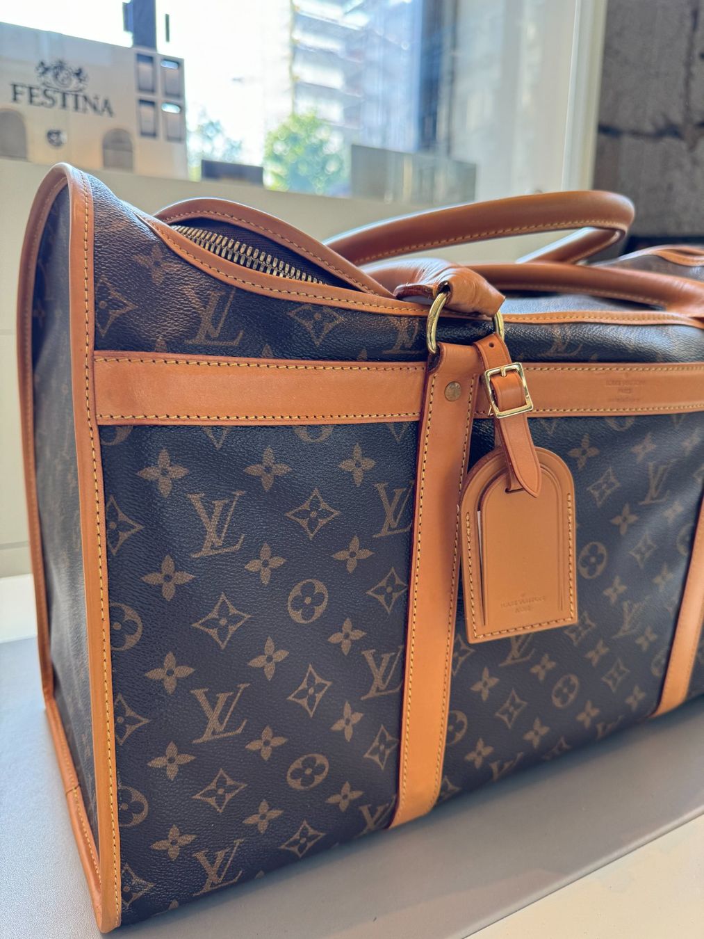 Louis Vuitton Borse: Louis Vuitton "Dog bag " – Usato da Genève venduto da Harold-W 1