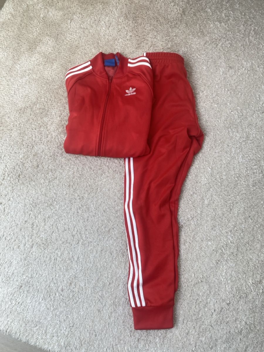 Adidas Completi: Adidas Trainingsanzug Rot Gr S komplett – Usato da Reitnau venduto da JLorenceAargau
