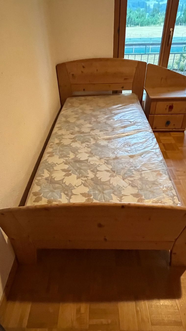 Letti: BETT MIT NACHTTISCH – Usato da Aesch LU venduto da Risoletto59 2