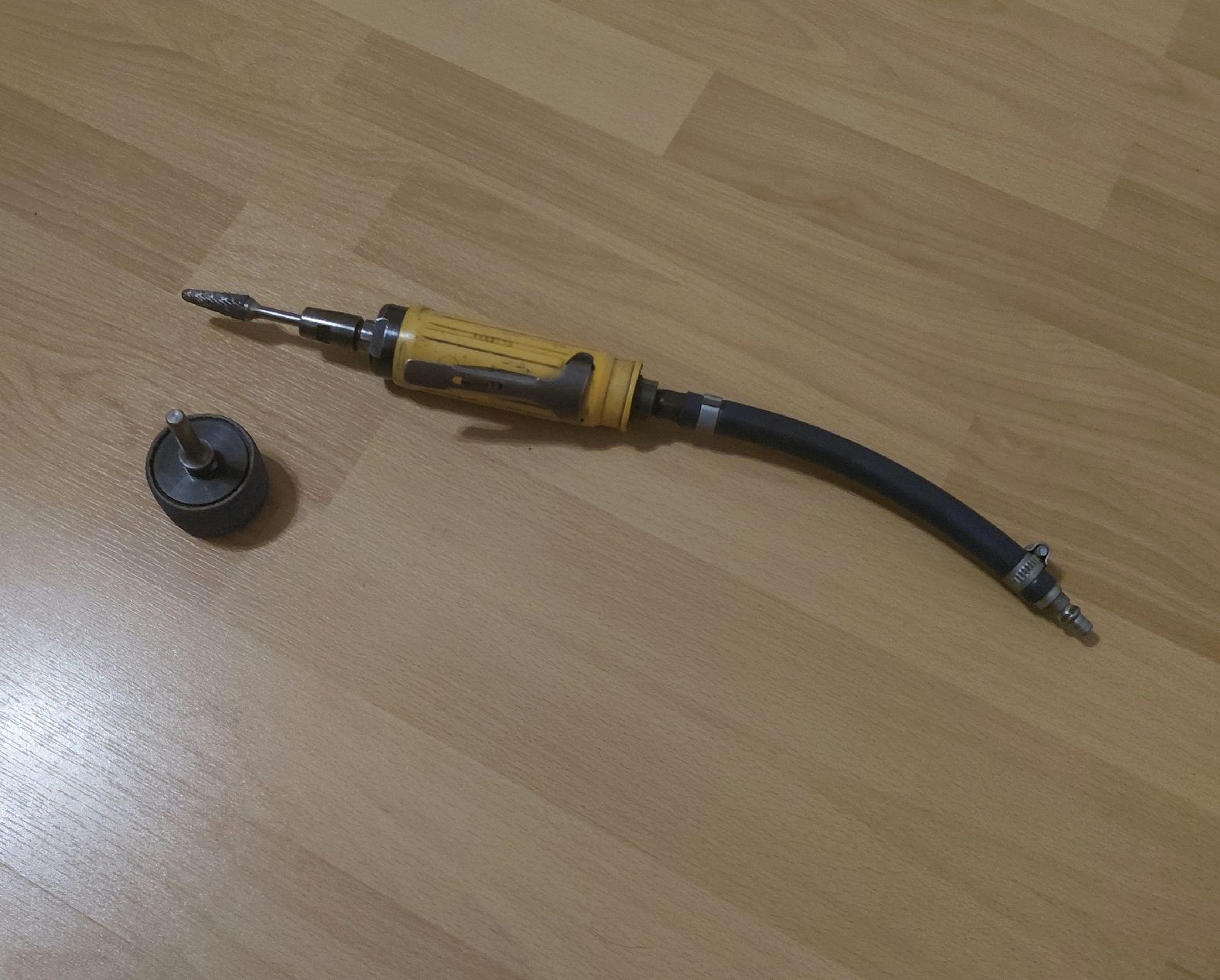 Alle Werkzeuge: Dremelle pneumatique – Gebraucht aus Matran von nat_m8fv