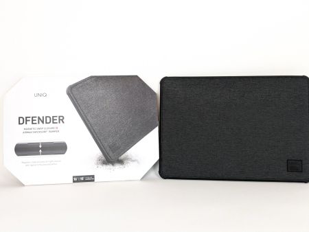 UNIQ Laptoptasche mit Magnetverschluss