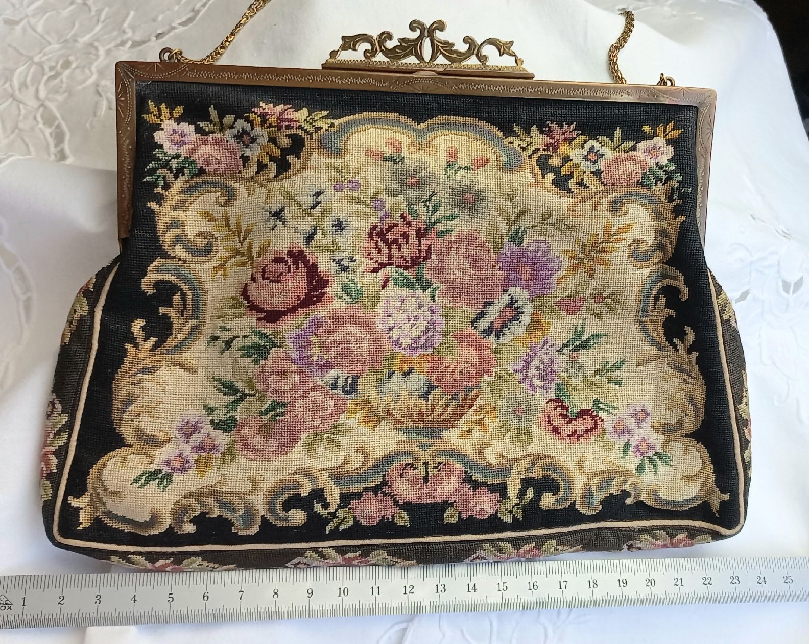 Borse da donna: Antike Handtasche Gobelin Blumenmuster mit Kette  – Usato da Buchs AG venduto da Dzirul 5