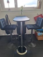 Bartisch mit 2 Hockern