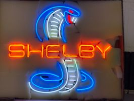 Neon Schild Shelby Cobra Logo beleuchtet Zustand neu