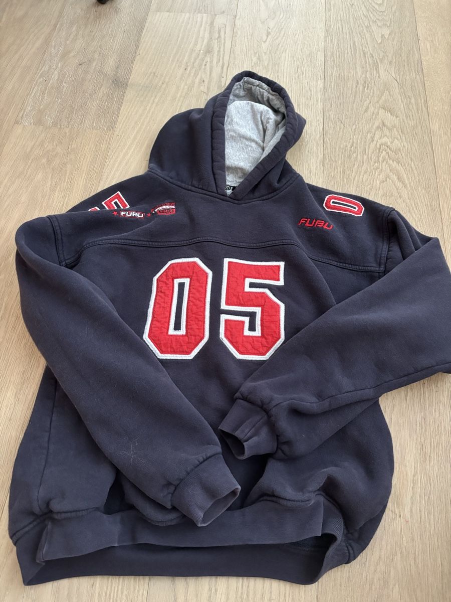 Fubu Maglioni & Felpe: Fubu hoodie 2000er – Usato da Horgen venduto da manon_archives