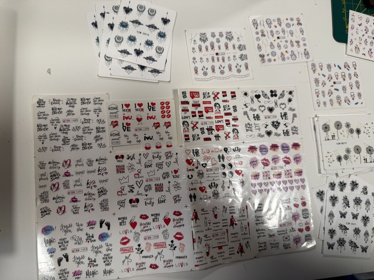 Unghie finte: Viele Nageltattos  – Nuovo (secondo la descrizione) da Schwadernau venduto da Daniela_0811