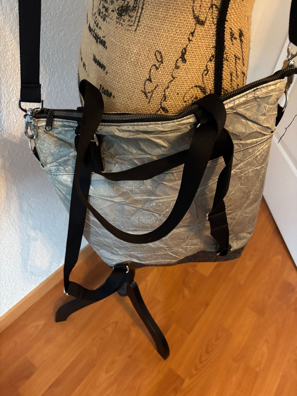 Taschen für Damen: Mapbagrag Tasche Rucksack silber – Gebraucht aus Balsthal von Uroby 3
