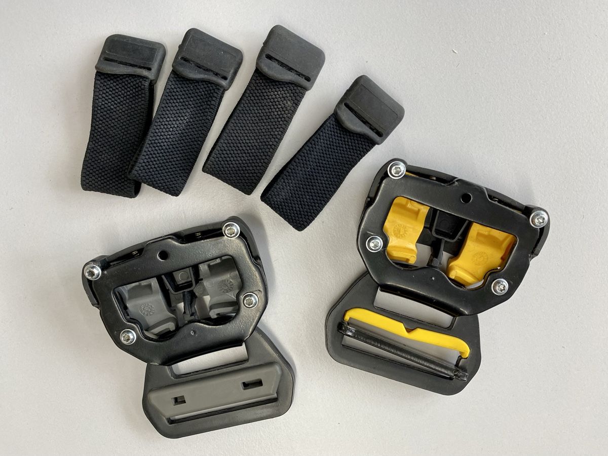Gürtelschnallen: Petzl Ersatzteile FAST-Gurtschnallen + Gurtelastik – Gebraucht aus Rothenthurm von  1