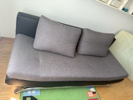 Bettsofa schwarz/weiss zu verschenken 