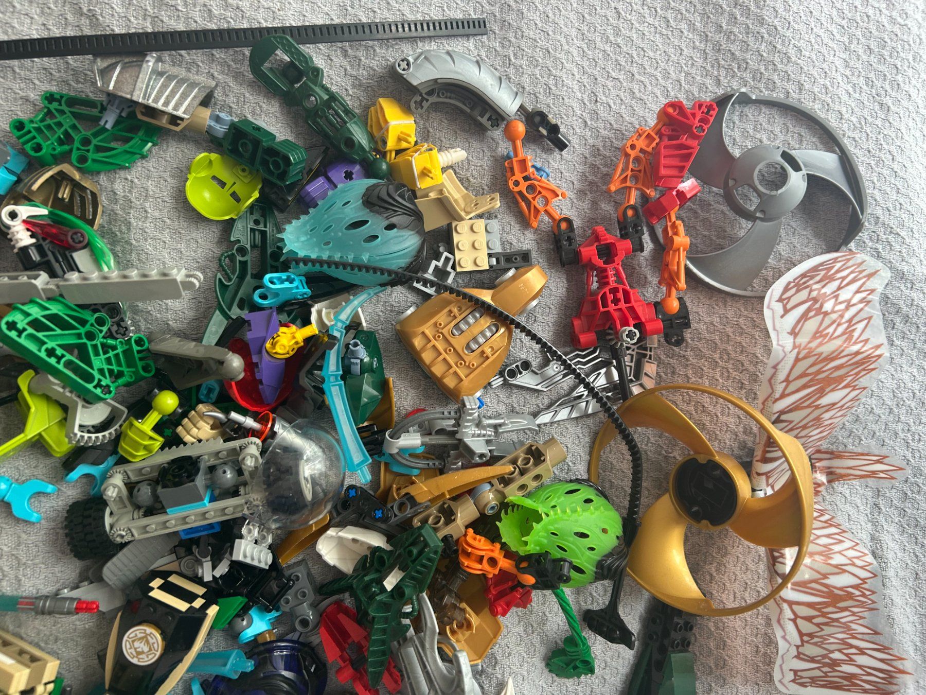 Lego Giocattoli: 900 Gramm Lego Bionicle Teile – Usato da Volketswil venduto da Daniel68ernst 2