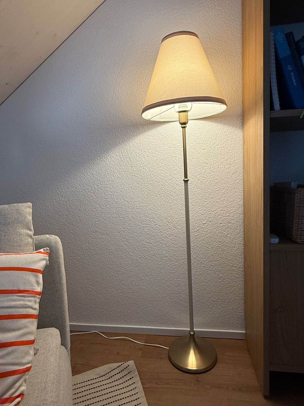 Ikea Lampes: IKEA FLYGHÖJD Standleuchte Messing / Beige – D'occasion à Egerkingen par mjvnts