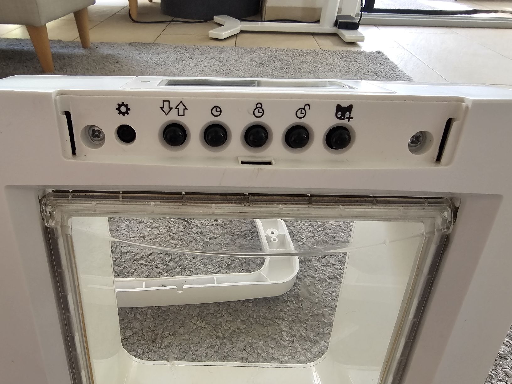 Gattaiole: SureFlap Mikrochip-Katzenklappe XL inkl. Hub & Netzteil – Usato da Sisseln AG venduto da Naturkatzenbaum 5