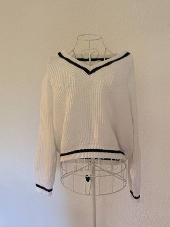 Weiß Strickpullover mit schwarzen Details