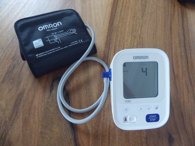 Omron Attrezzature mediche: OMRON M3 Oberarm Blutdruckmessgerät – Nuovo (secondo la descrizione) da Romanshorn venduto da sonnenblume034 1