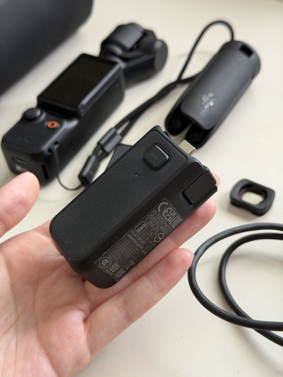 DJI Videocamere: DJI Osmo Pocket 3 Creator Combo perfect condition – Nuovo (secondo la descrizione) da Lausanne venduto da Jane_pikpak 5