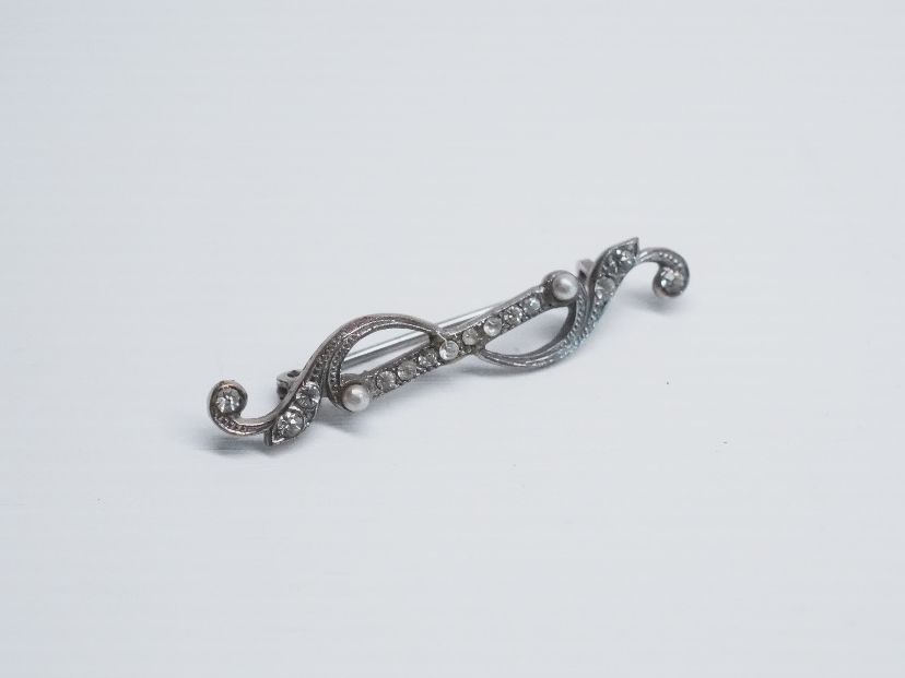 Gablonzer Spille & Fermagli: 9 antike Stabbroschen Strass Perlen Konvolut Brosche ca. 4-5 – Usato da Volketswil venduto da HeredisAntiques 1
