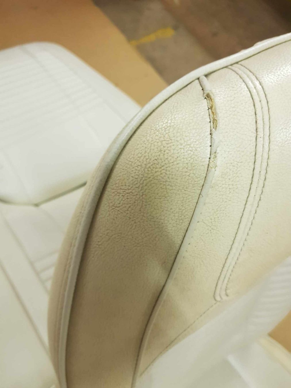 Dodge Tutti pezzi di ricambio auto: Dodge Challenger Interieur – Usato da Niedergösgen venduto da usc_8qc6 6