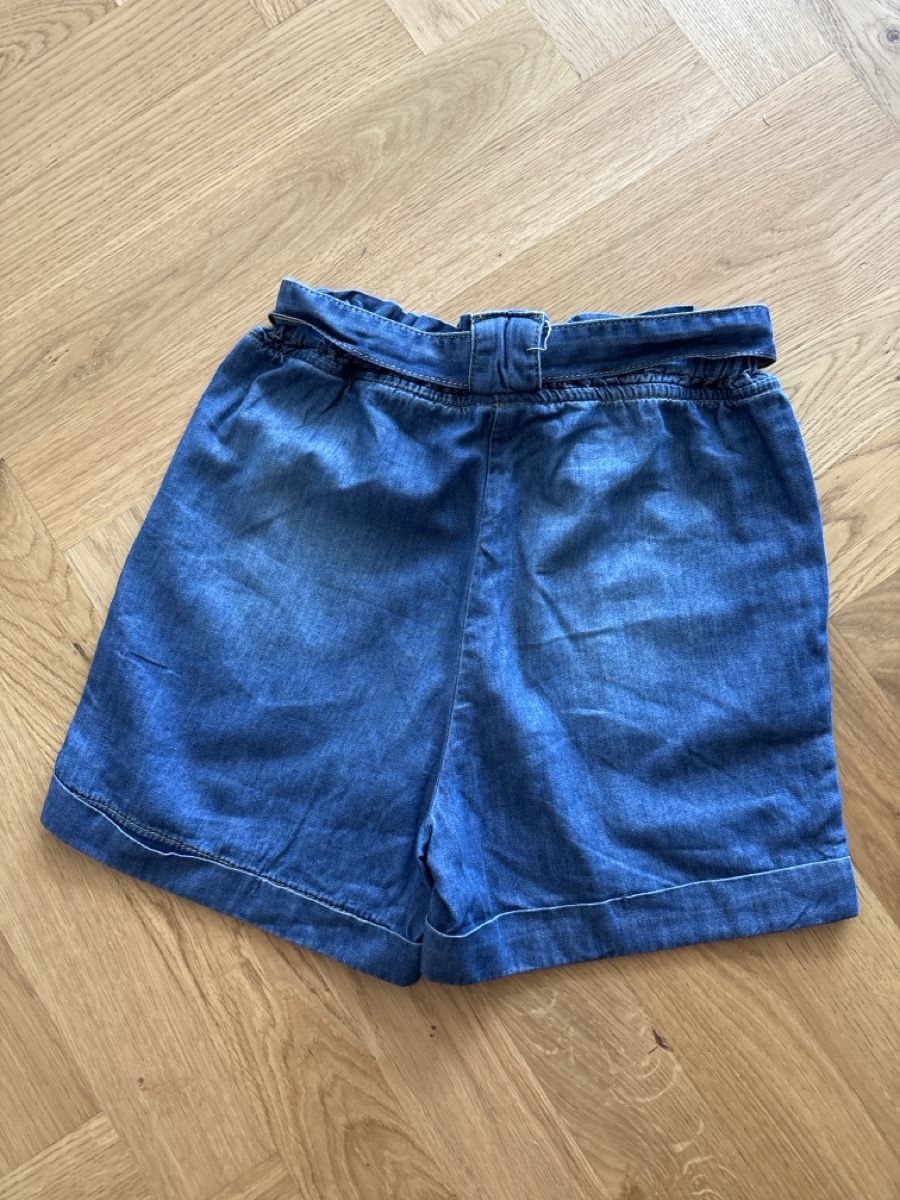 Esprit Pantaloni: Jeans Shorts von Esprit, Grösse 134 – Usato da Wohlen AG venduto da Michi761 1