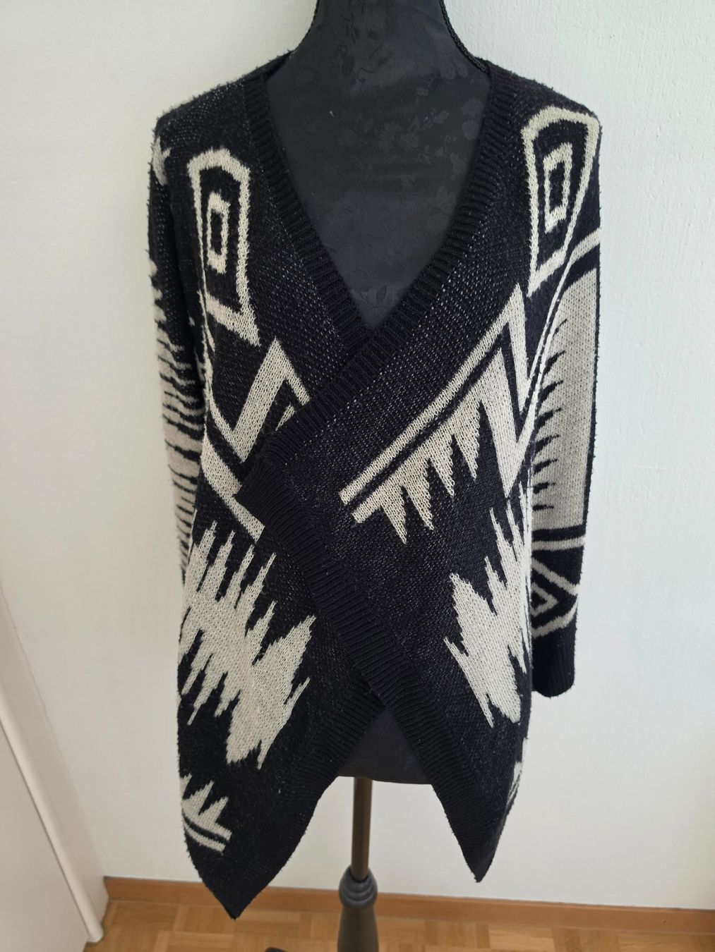 Jacken: Ethno Strickjacke Rick Cardona 1 Size – Gebraucht aus Stäfa von flamingo_17