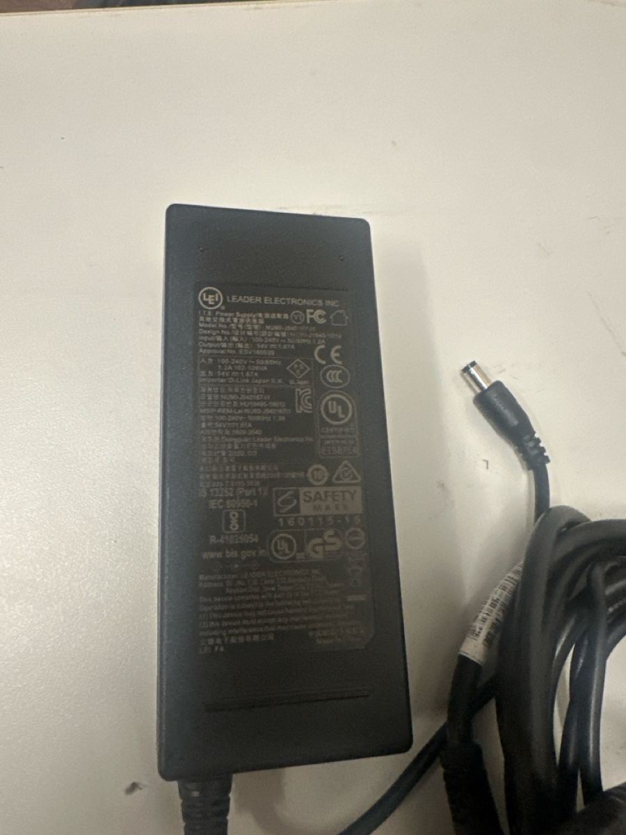 Lecteurs & Adaptateurs: Assorted Power Adapters and Cables, Acceptable – D'occasion à Elsau par MANWITHVAN 3