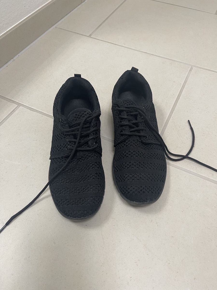 Cube Damenschuhe: Schwarze Sneaker Cube Gr 39 – Gebraucht aus Bassersdorf von Sandy456