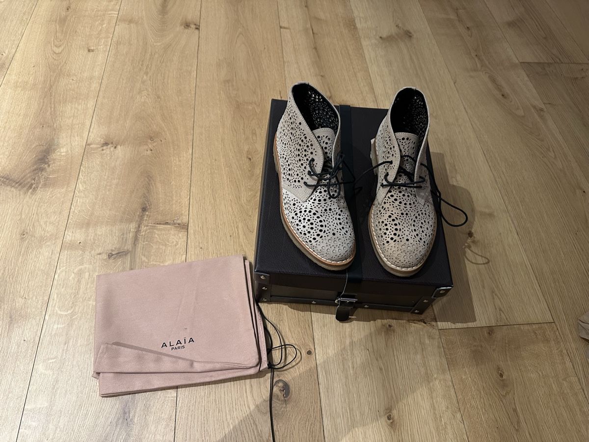 Alaia Scarpe da donna: Alaia Paris ankle boots laser cut – Nuovo e nell'imballaggio originale da Herrliberg venduto da SAY10 1