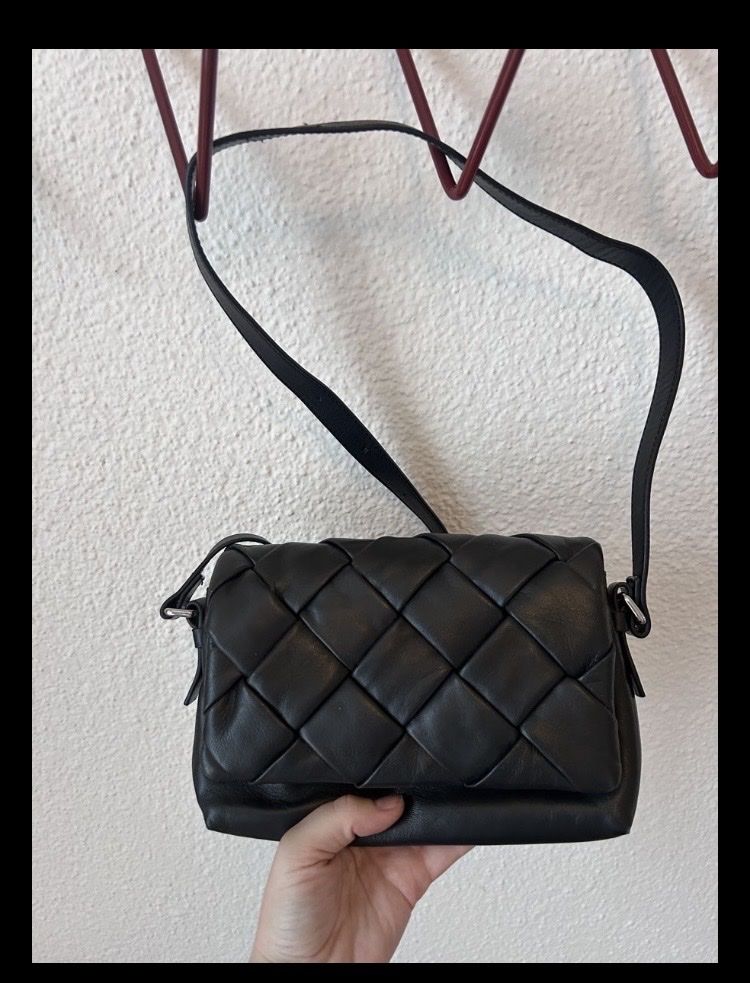 Other Stories Borse da donna: Echtleder Tasche Crossbody other stories Neuwertig – Nuovo (secondo la descrizione) da Herzogenbuchsee venduto da stellafarella