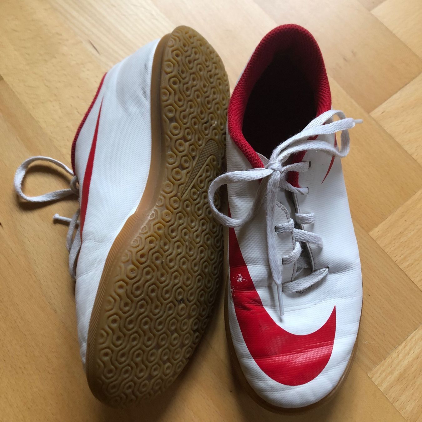 Nike Herrenschuhe: Turnschuhe / Hallenturnschuhe Nike Grösse 37.5 – Gebraucht aus Zürich von rebene 2