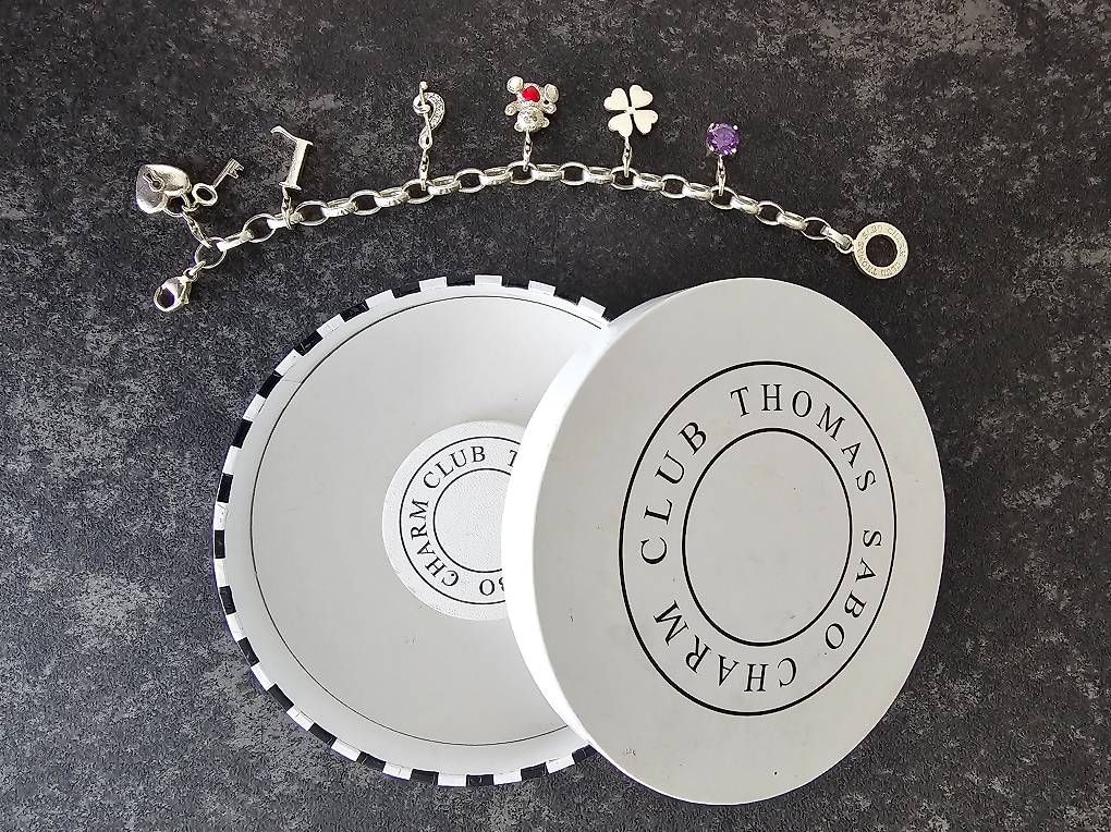 Bracciali & Braccialetti: Original Thomas Sabo Charm-Armband mit 6 Anhängern – Usato da Zollikofen venduto da Lexxy 1