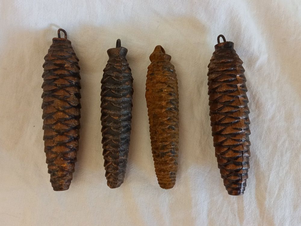 Paire de poids pour horloge coucou - Forme pomme de pin - Collection