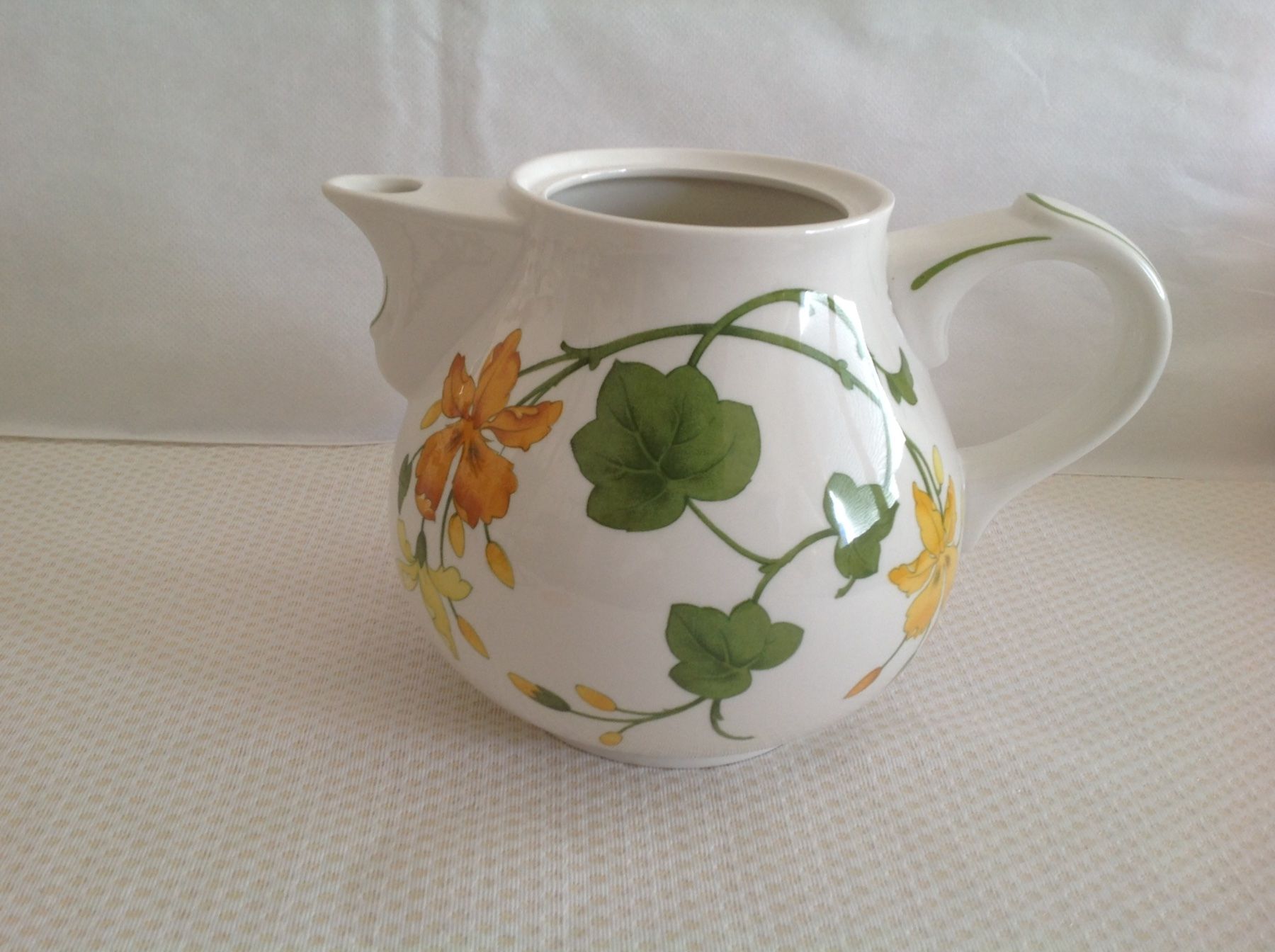 Villeroy & Boch Teiere: Villeroy & Boch - Geranium - théière – Usato da Sion venduto da accroshoes